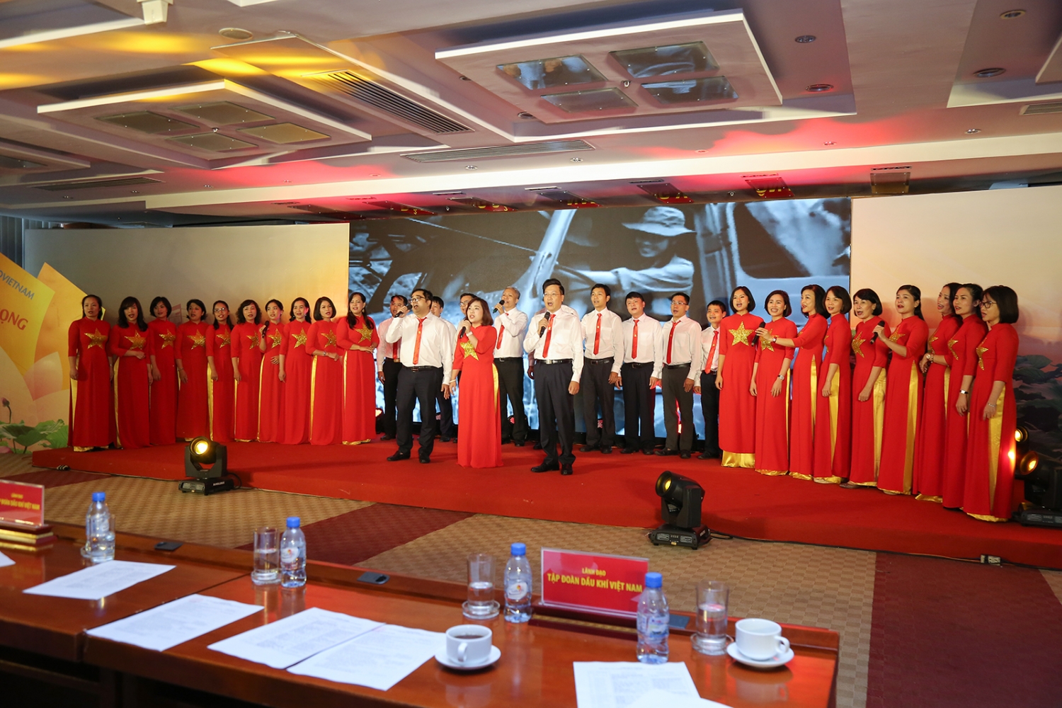 soi noi hoi dien van nghe co quan tap doan dau khi viet nam lan thu i