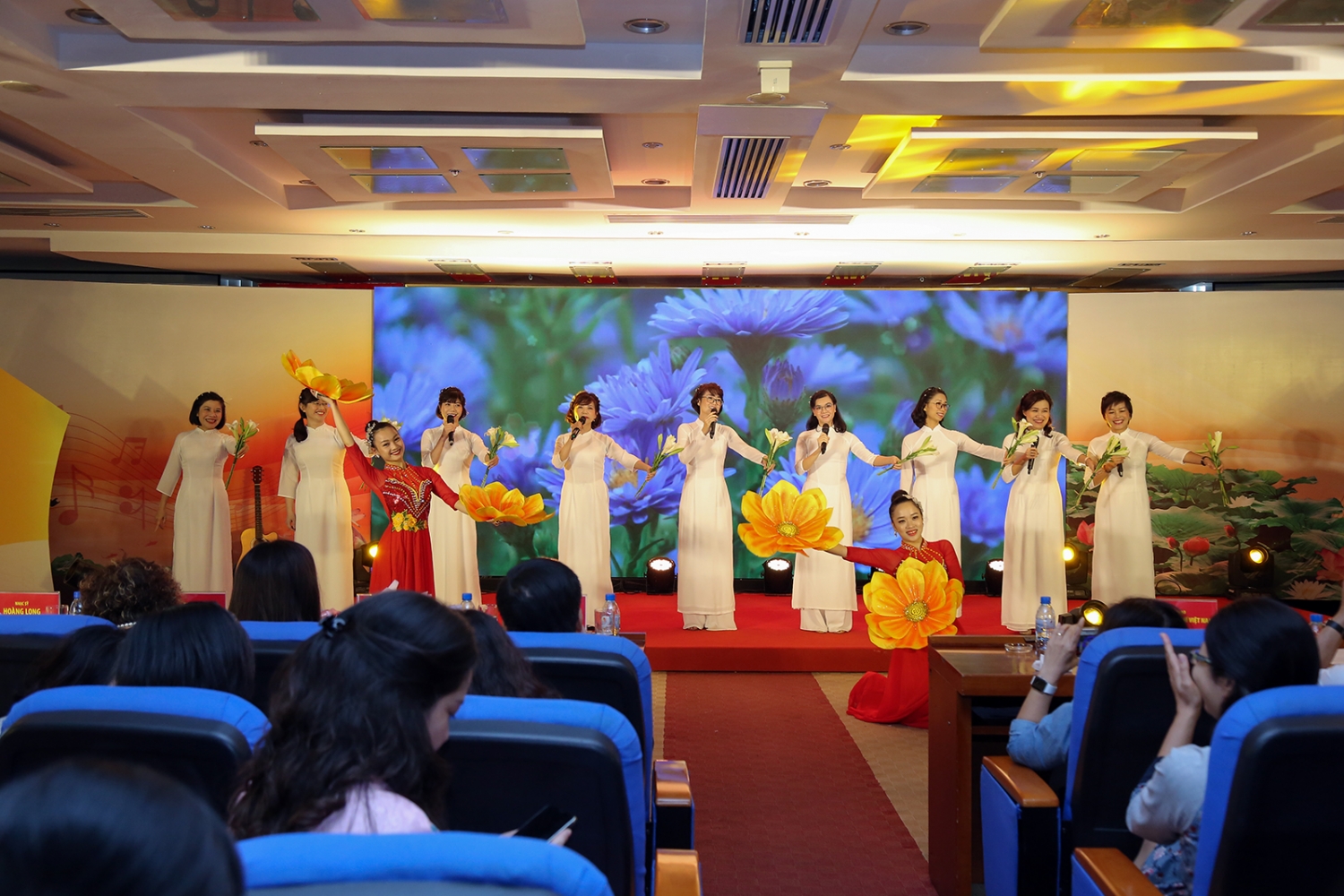 soi noi hoi dien van nghe co quan tap doan dau khi viet nam lan thu i