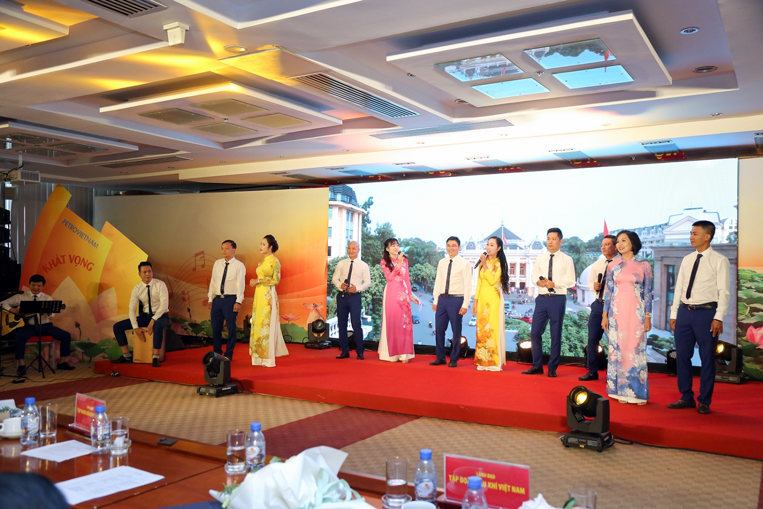 soi noi hoi dien van nghe co quan tap doan dau khi viet nam lan thu i