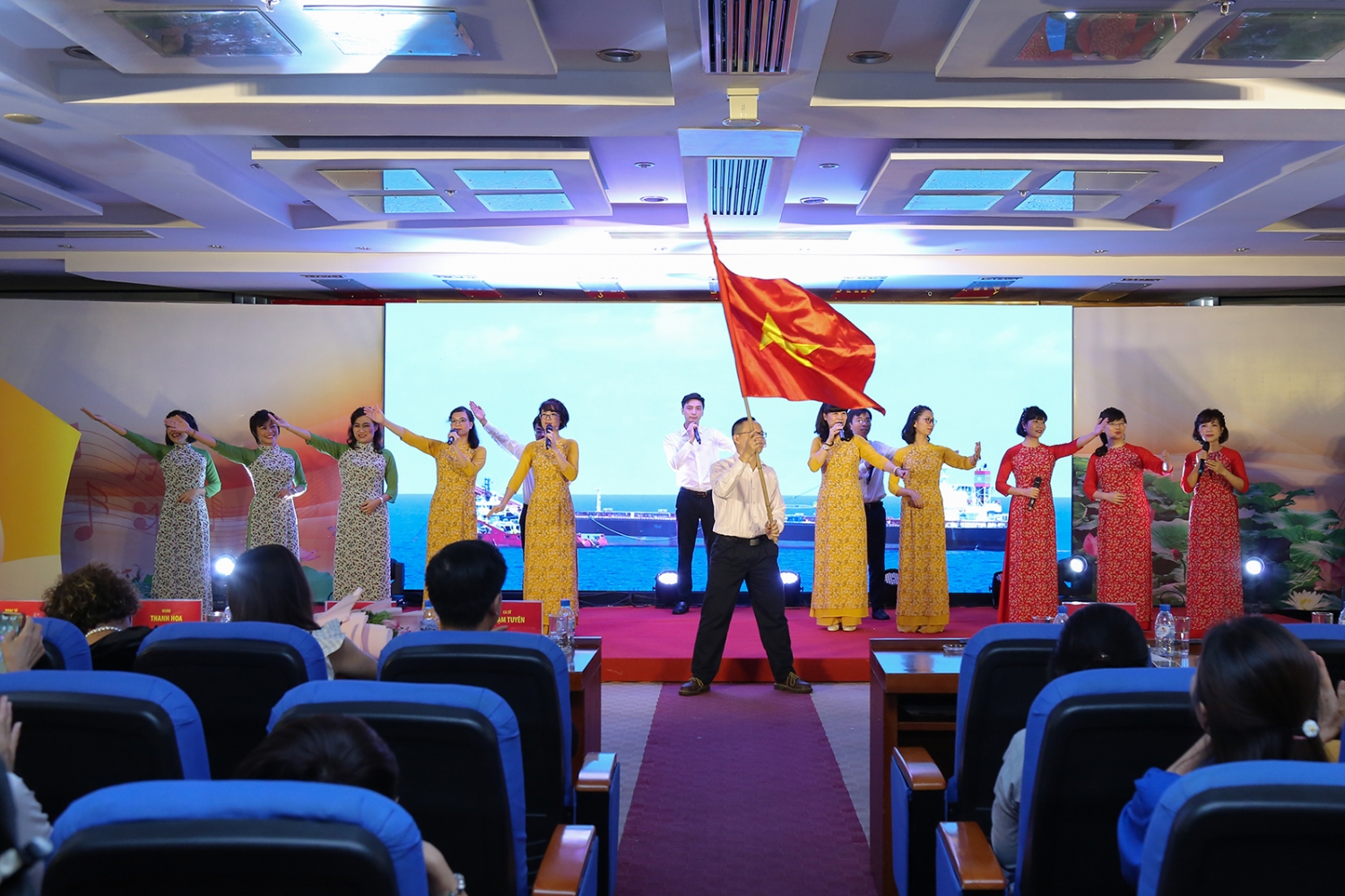 soi noi hoi dien van nghe co quan tap doan dau khi viet nam lan thu i