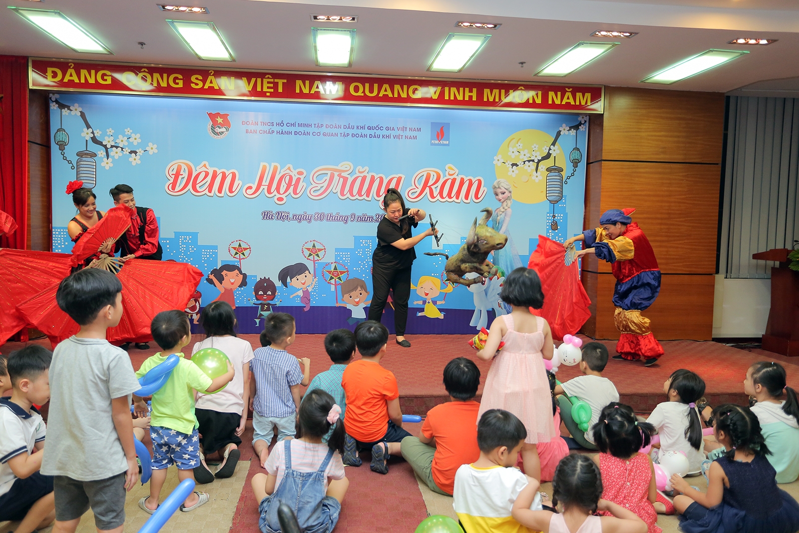 Tuổi trẻ Cơ quan Tập đoàn tổ chức chương trình Trung thu 