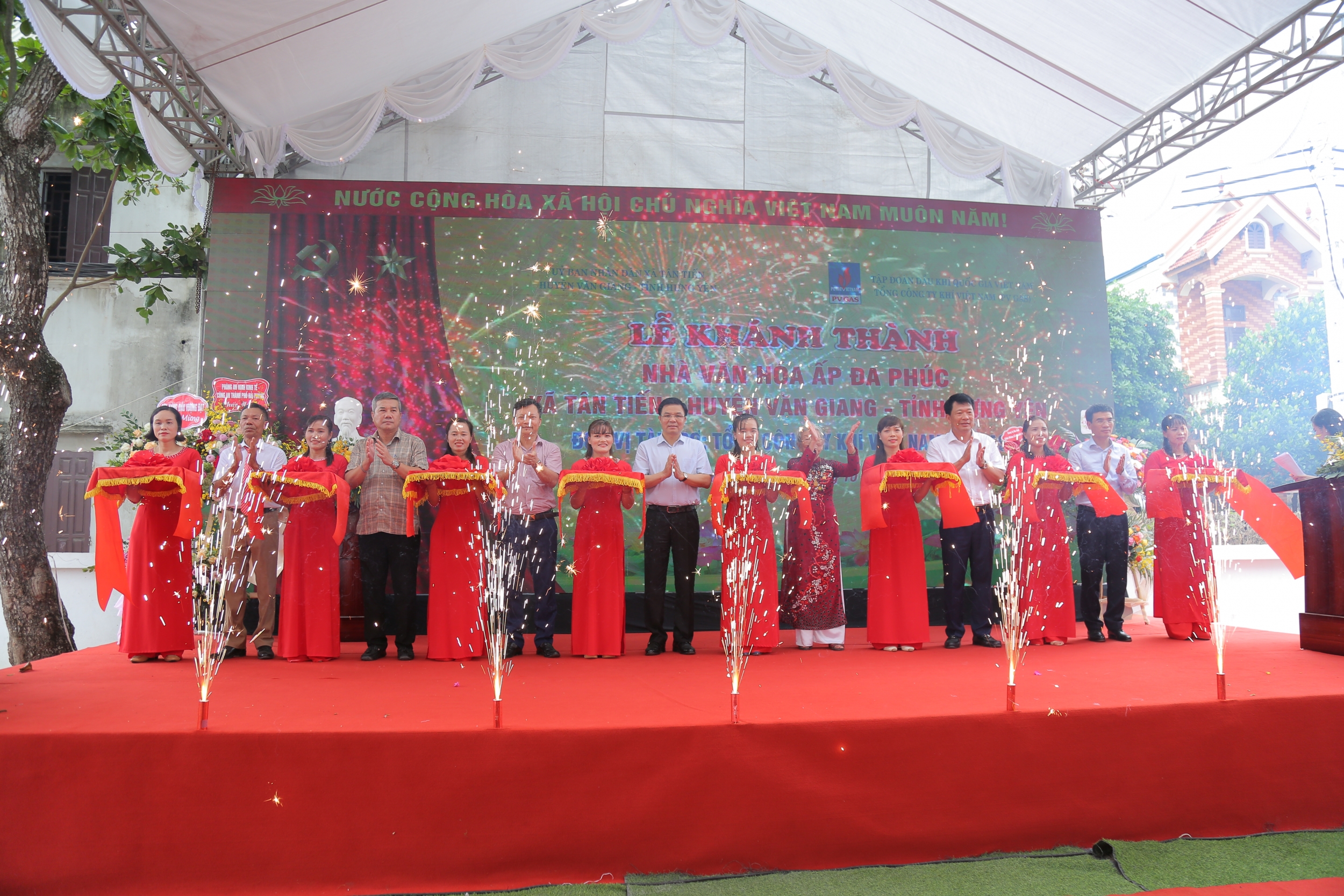 pvn-pv-gas-khanh-thanh-ban-giao-cong-trinh-nha-van-hoa-tai-hung-yen-2