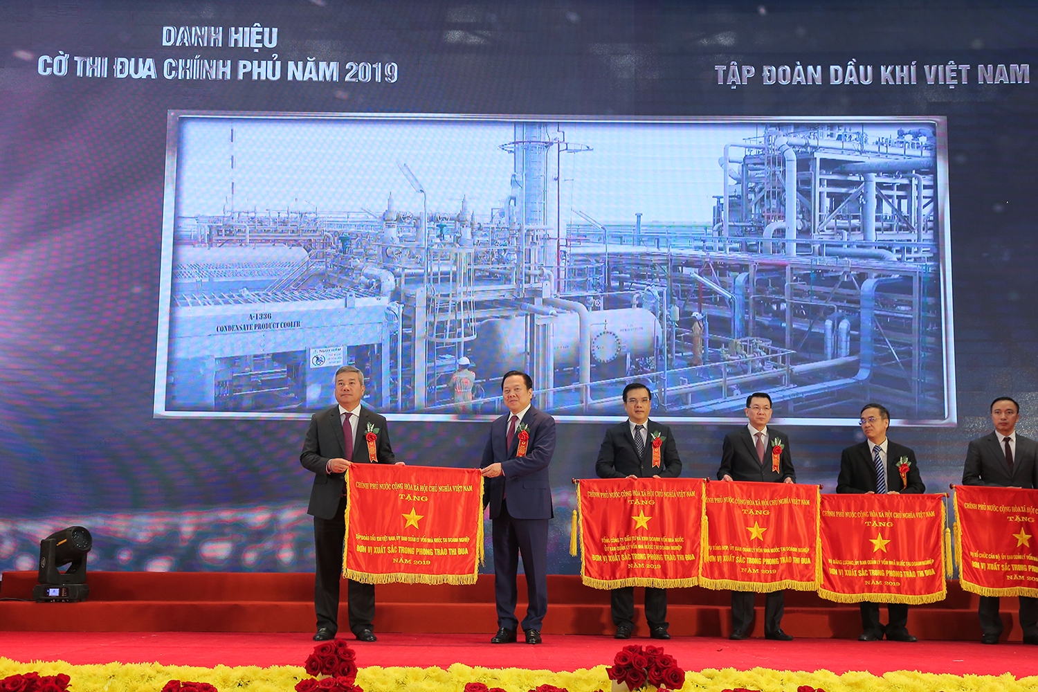 pvn-don-nhan-co-thi-dua-cua-chinh-phu-2