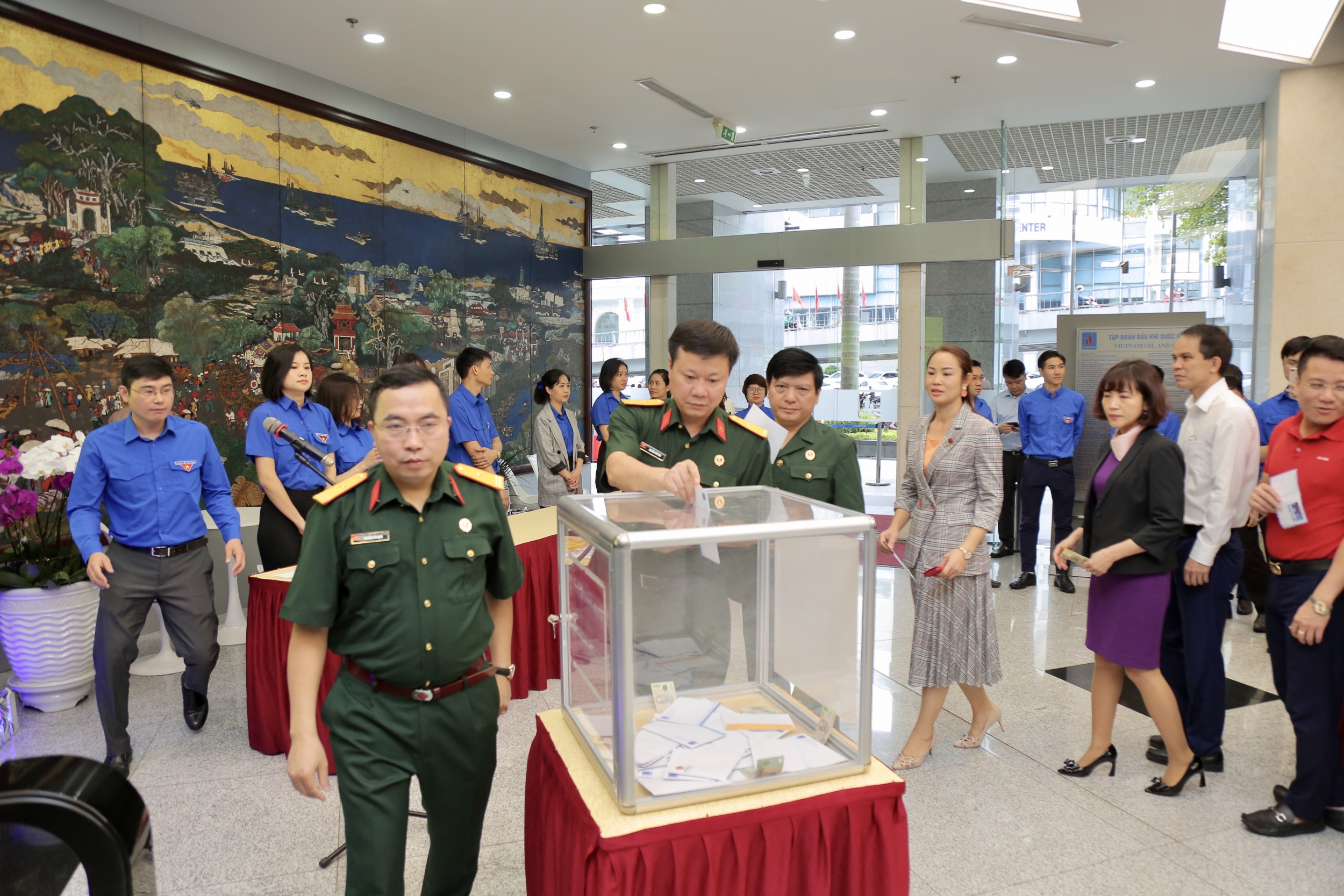 Hướng về miền Trung yêu thương: Cán bộ người lao động Petrovietnam dành gần 5 tỷ đồng ủng hộ đồng bào vùng lũ