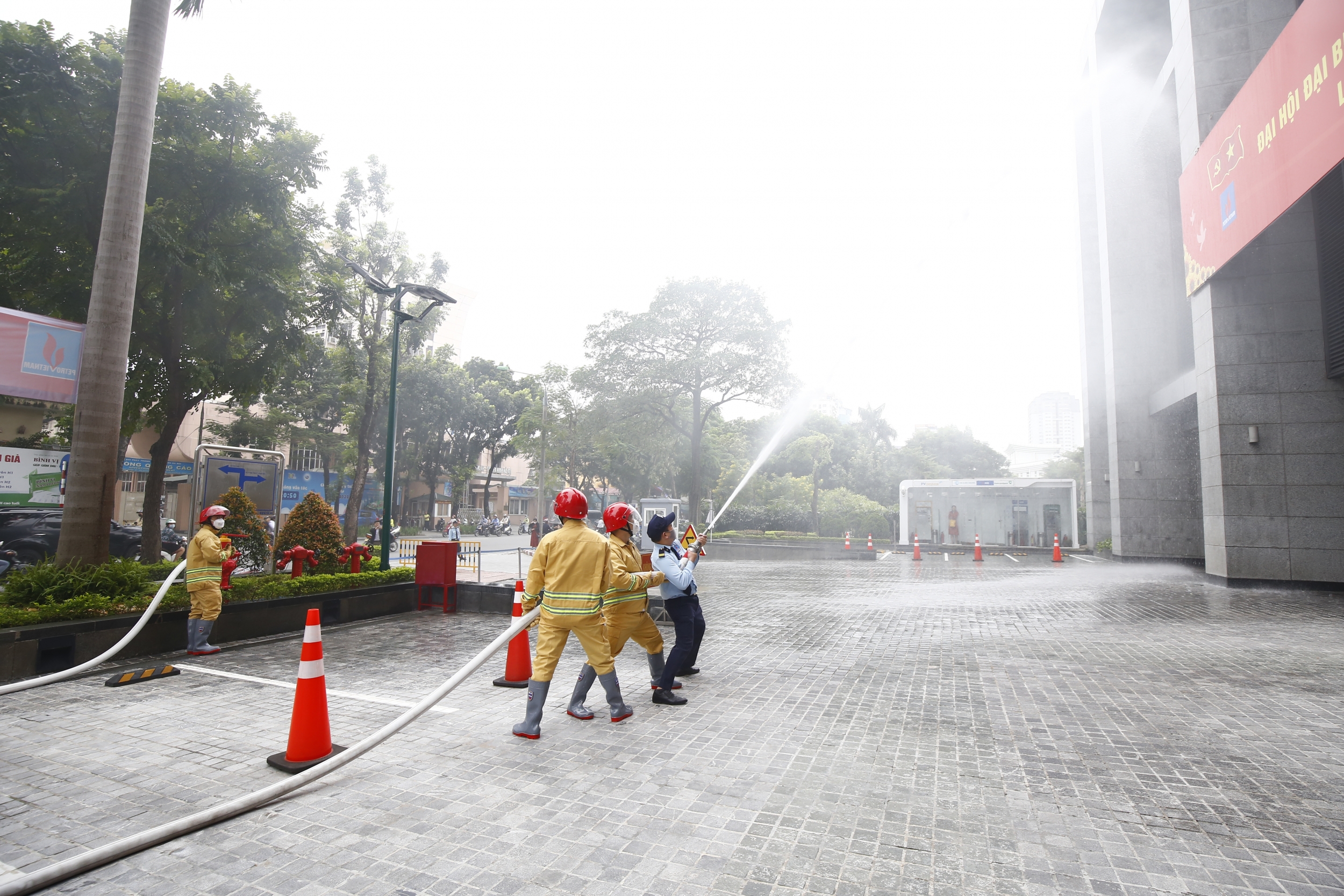 dien-tap-pccc-va-cuu-nan-cuu-ho-tai-tru-so-petrovietnam-3
