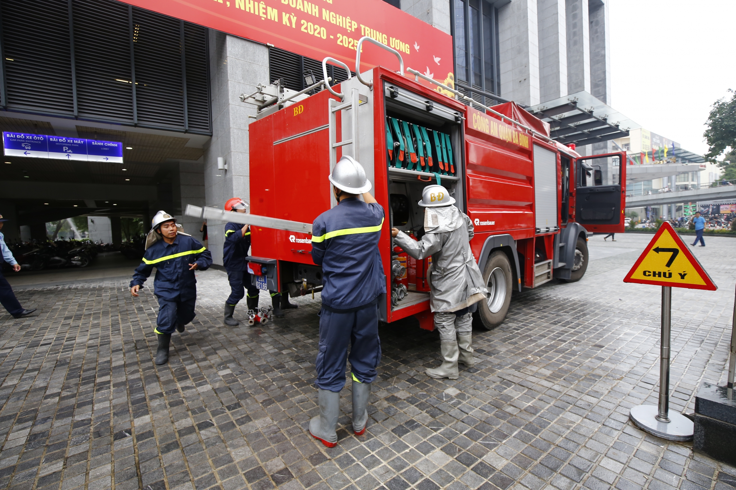 dien-tap-pccc-va-cuu-nan-cuu-ho-tai-tru-so-petrovietnam-4
