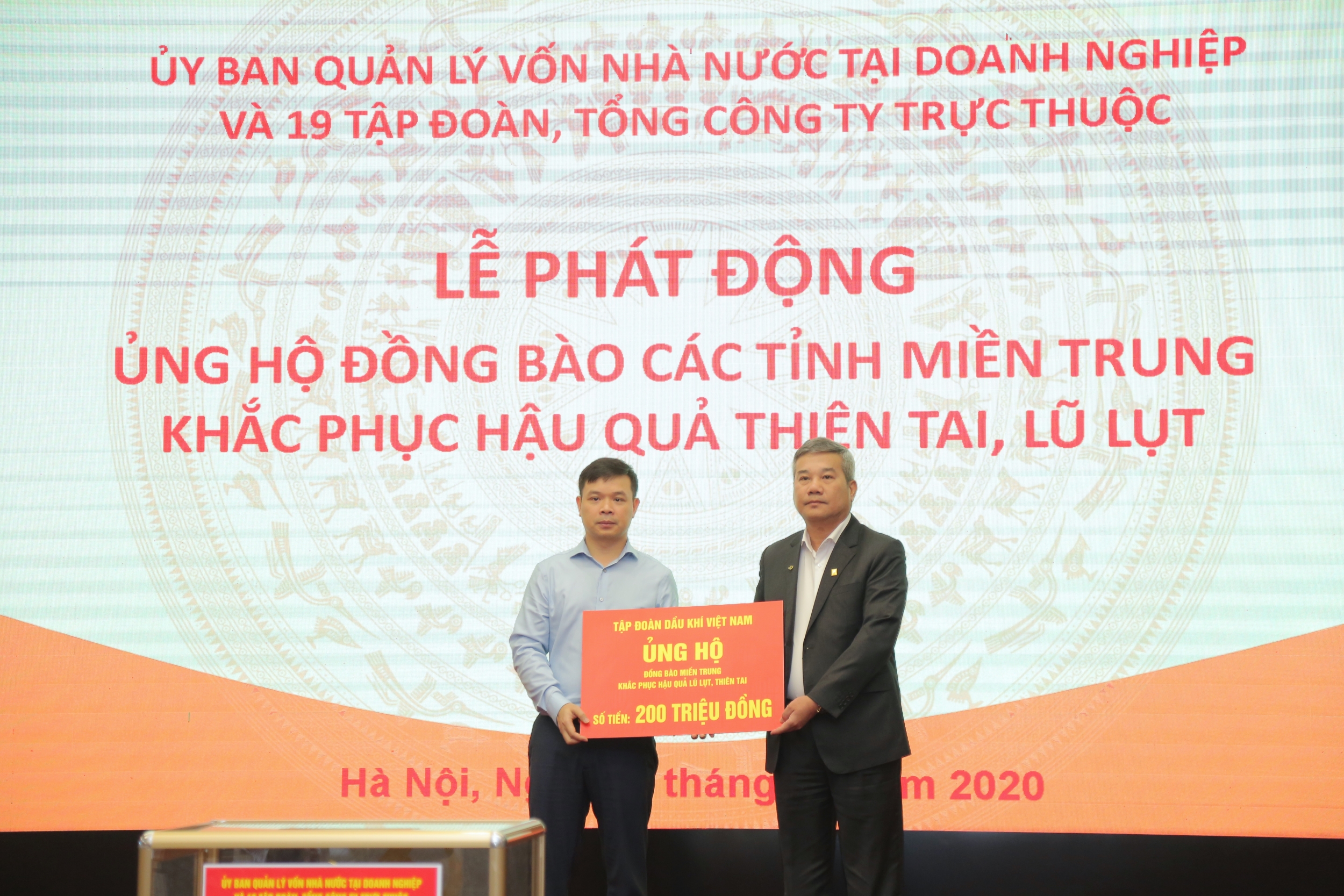 Petrovietnam ủng hộ hơn 10 tỷ đồng hỗ trợ đồng bào miền Trung