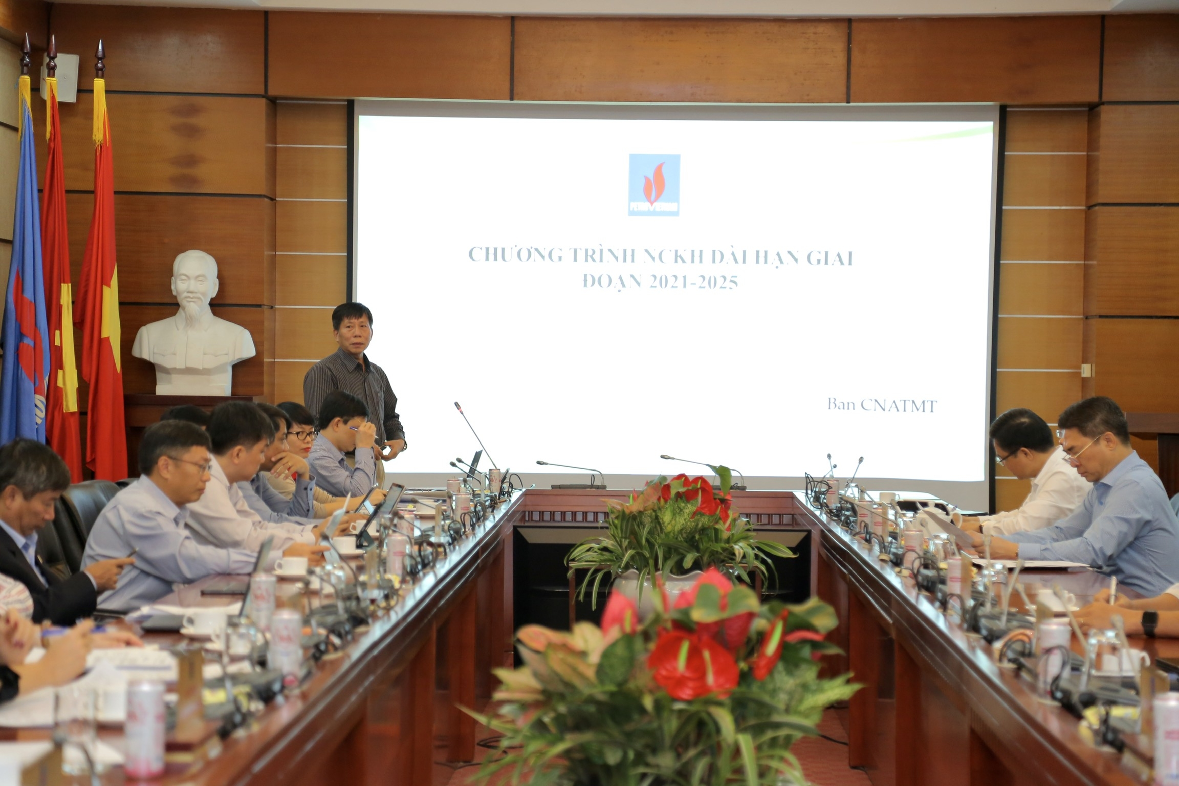 Nghiên cứu khoa học gắn liền với chiến lược phát triển Tập đoàn