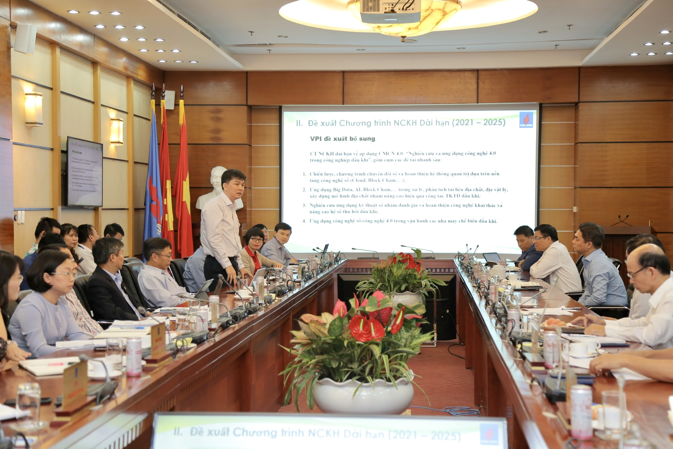 Nghiên cứu khoa học gắn liền với chiến lược phát triển Tập đoàn