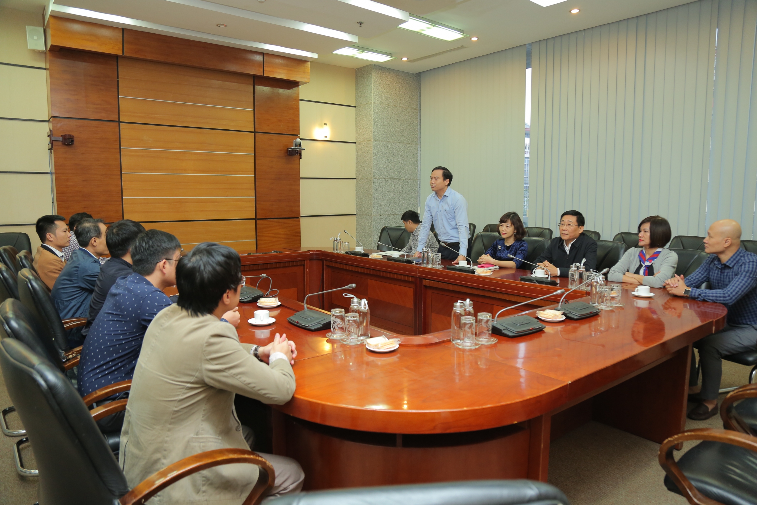 cong-doan-co-quan-tap-doan-tham-hoi-dong-vien-cbnv-co-gia-dinh-chiu-anh-huong-cua-bao-lu