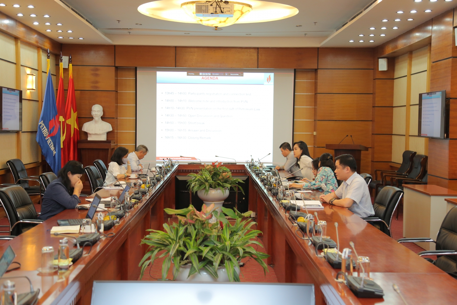 Petrovietnam tổ chức lấy ý kiến các nhà thầu dầu khí cho Dự thảo Luật Dầu khí (sửa đổi)
