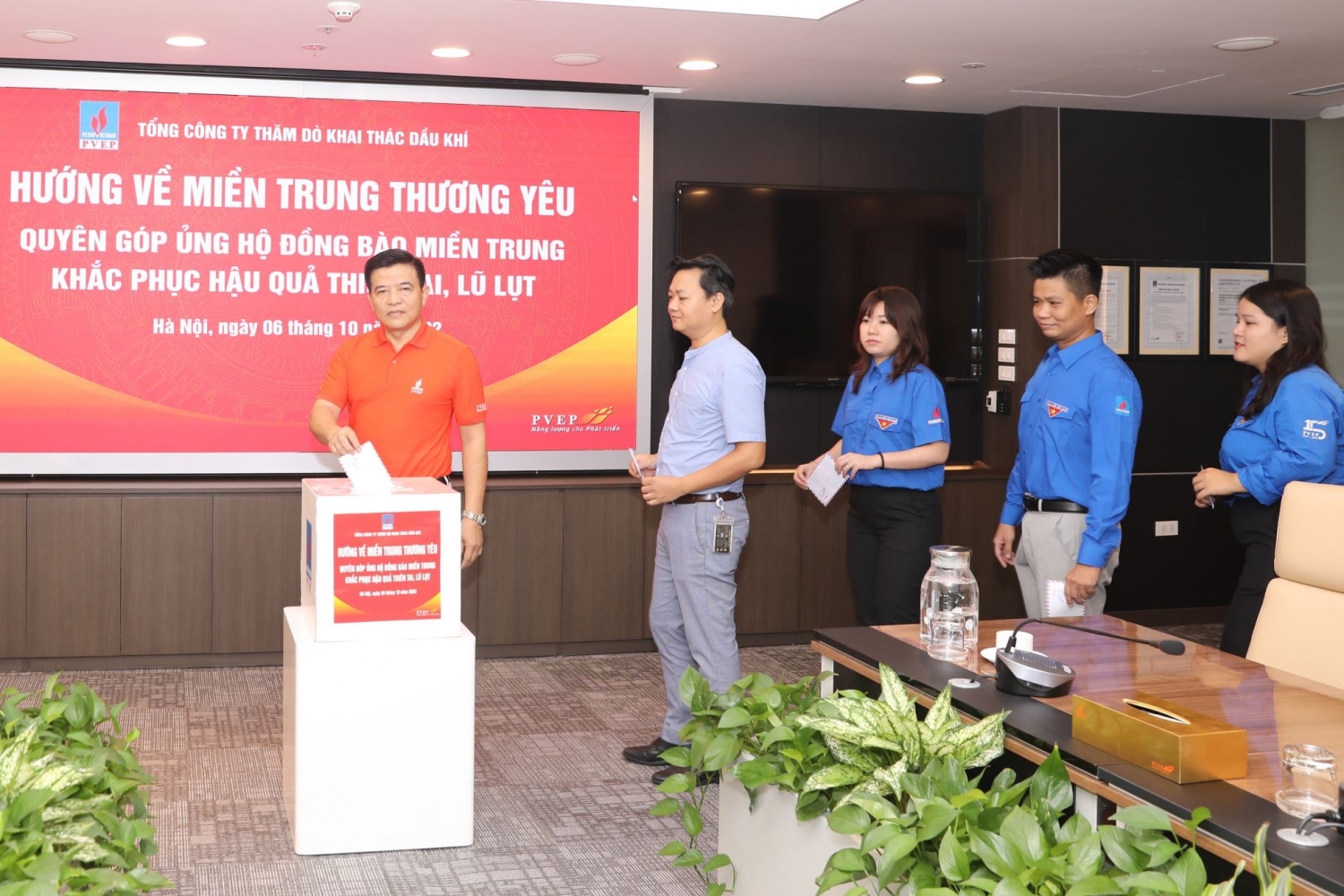 PVEP quyên góp ủng hộ đồng bào miền Trung khắc phục hậu quả bão lũ