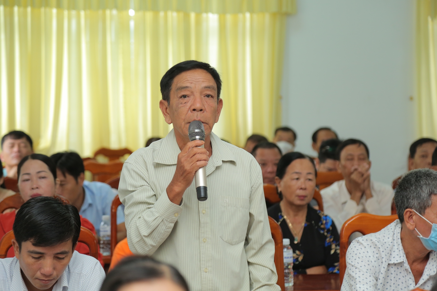 Đồng chí Lê Mạnh Hùng tiếp xúc cử tri xã Hoà Thành trước Kỳ họp thứ 4, Quốc hội khoá XV