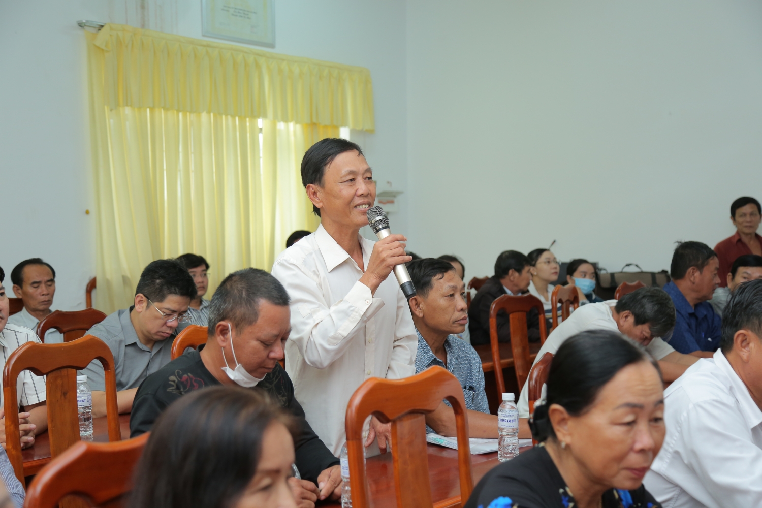 Đồng chí Lê Mạnh Hùng tiếp xúc cử tri xã Hoà Thành trước Kỳ họp thứ 4, Quốc hội khoá XV