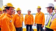 Chủ tịch HĐTV Petrovietnam Hoàng Quốc Vượng kiểm tra chuỗi dự án kho chứa LNG Thị Vải