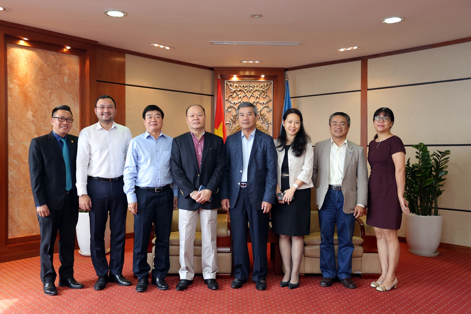 lanh dao petrovietnam tiep dai su dac menh toan quyen viet nam tai cong hoa angola