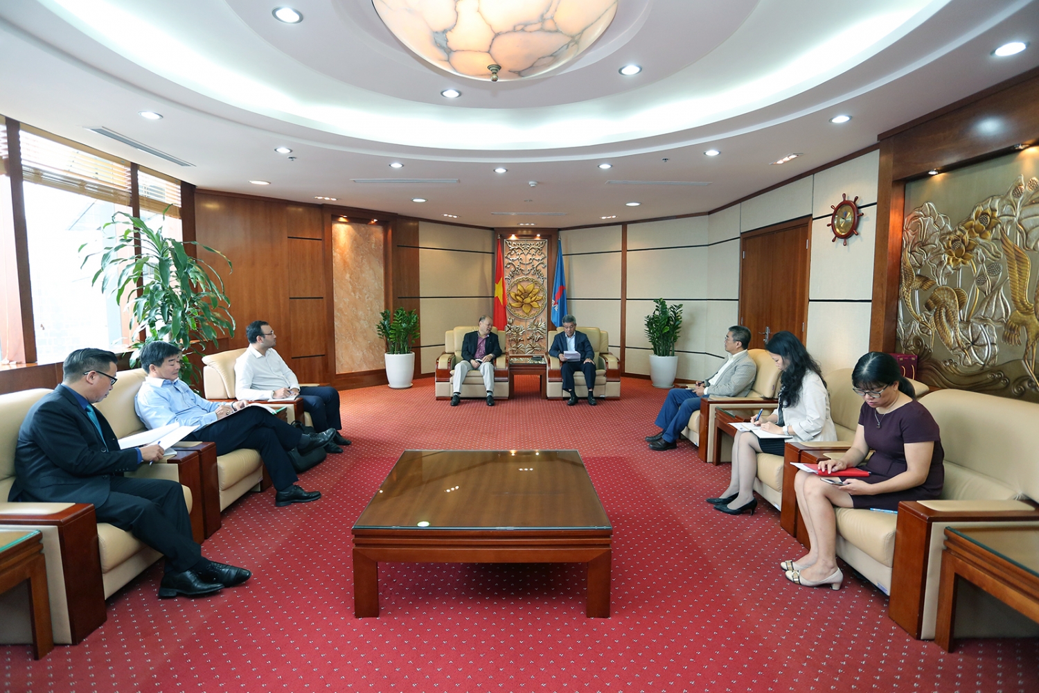 lanh dao petrovietnam tiep dai su dac menh toan quyen viet nam tai cong hoa angola