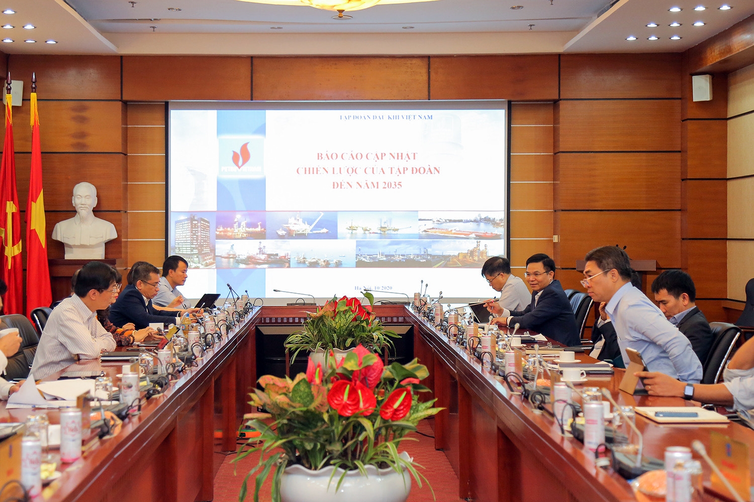 Phát triển Petrovietnam trở thành tập đoàn năng lượng, với tìm kiếm thăm dò, khai thác dầu khí là lĩnh vực cốt lõi