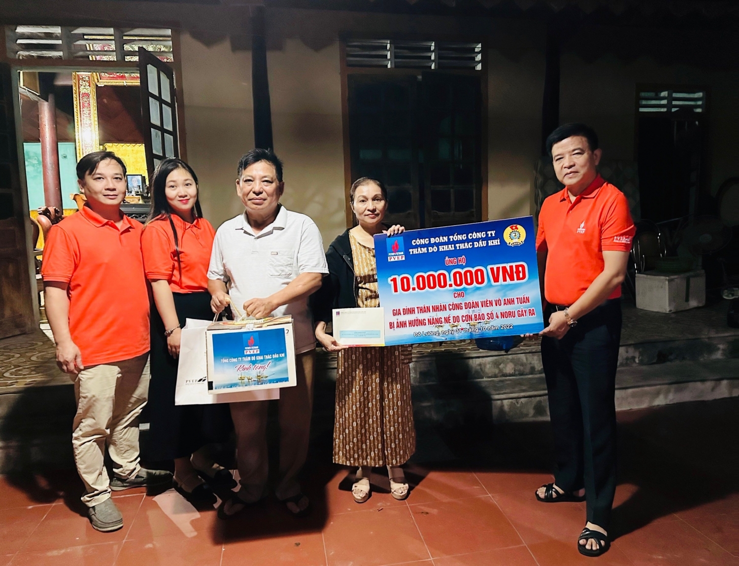 PVEP hỗ trợ đồng bào bị thiệt hại do bão lũ tại Nghệ An