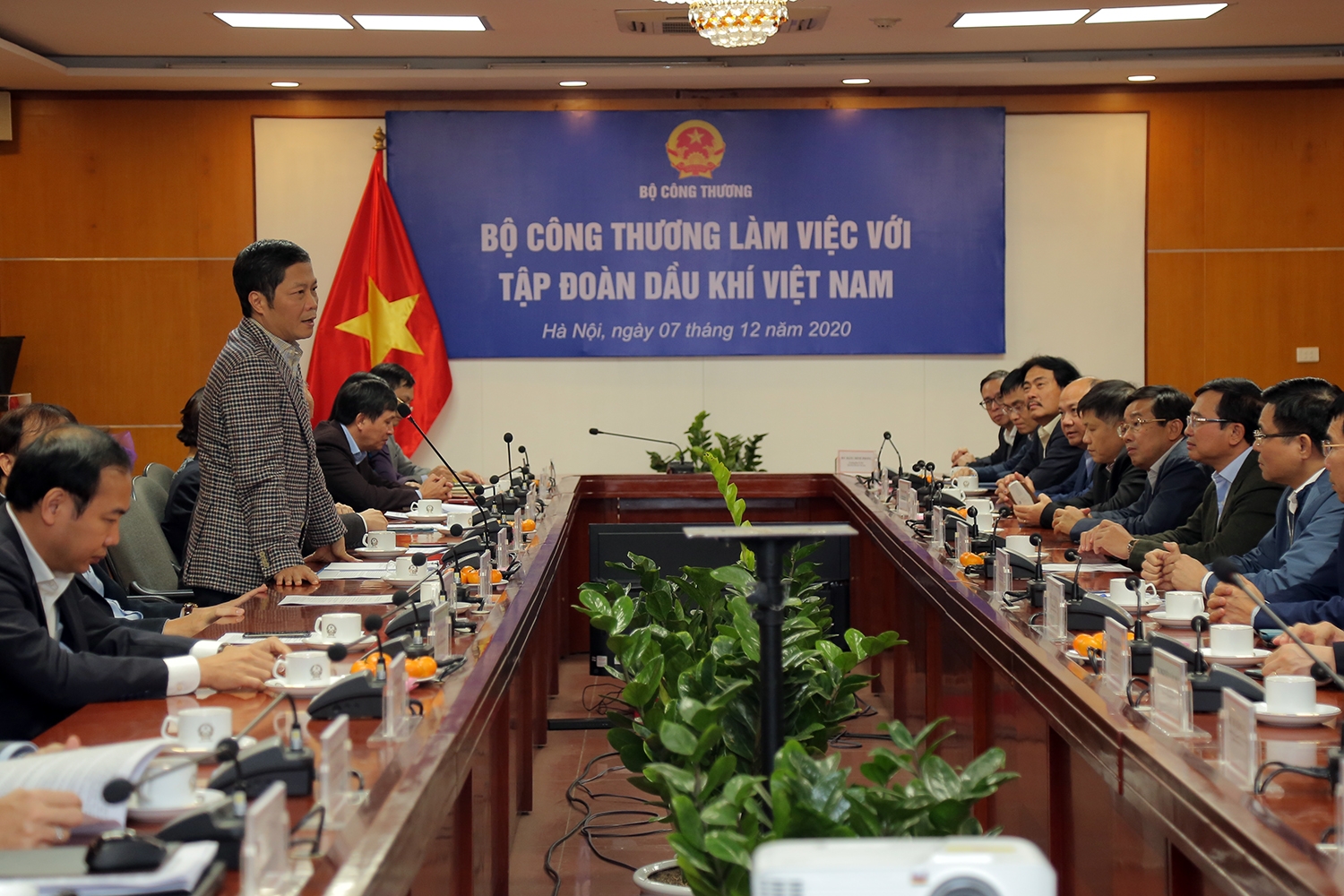 Lãnh đạo Bộ Công Thương làm việc với lãnh đạo Petrovietnam