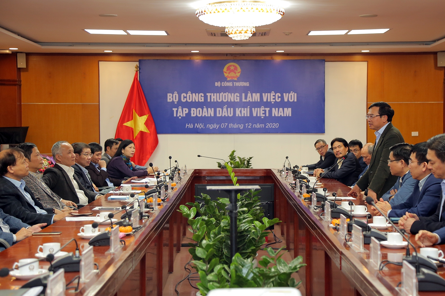 Lãnh đạo Bộ Công Thương làm việc với lãnh đạo Petrovietnam