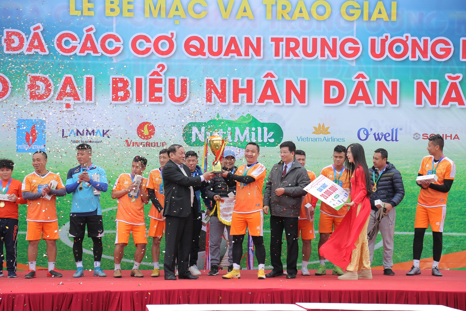 Petrovietnam vô địch giải bóng đá Cup Báo Đại biểu Nhân dân năm 2020
