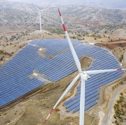 Thế giới lập kỷ lục tổng công suất lắp đặt điện tái tạo trong năm 2021