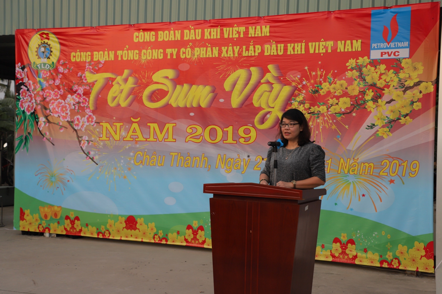 cong doan pvc to chuc tet sum vay cho nguoi lao dong tren cong truong nmnd song hau 1