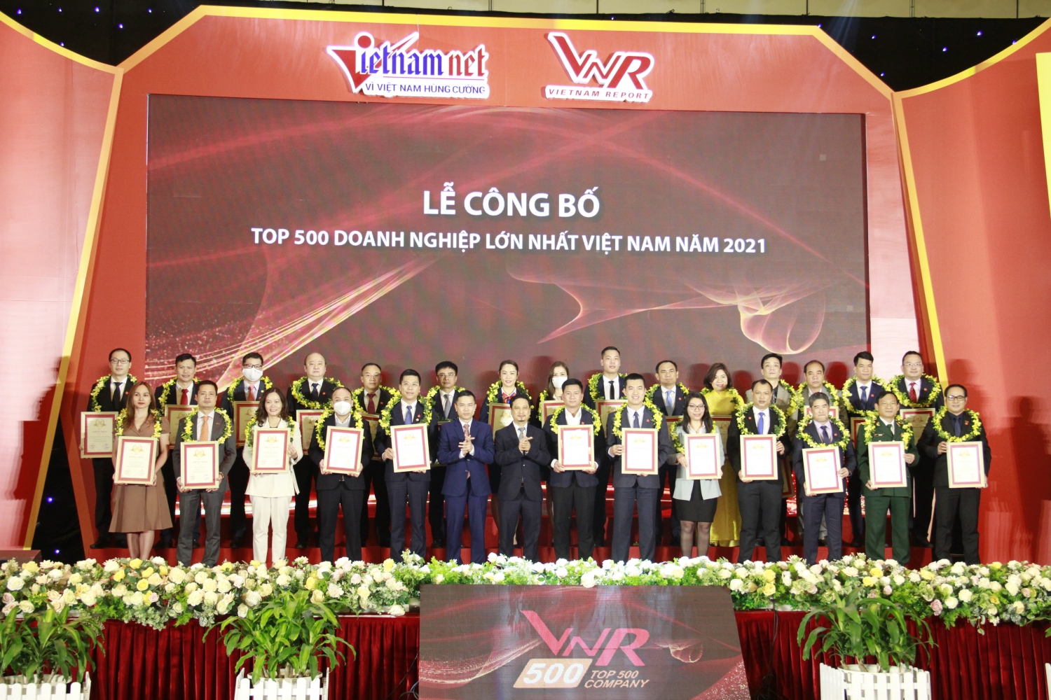 Petrovietnam cùng nhiều doanh nghiệp Dầu khí khẳng định vị thế trong Top 500 doanh nghiệp lớn nhất Việt Nam