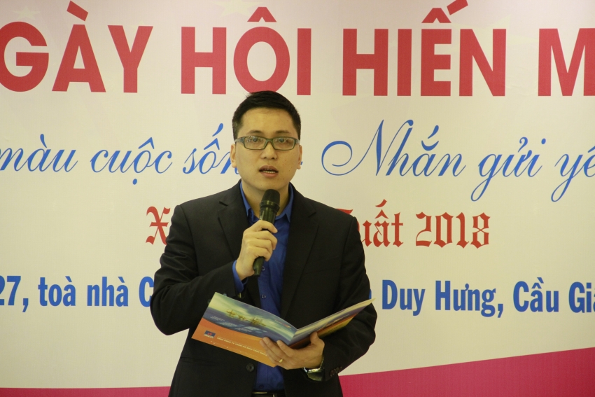 can bo nhan vien pvep hien mau nhan dao dip xuan mau tuat
