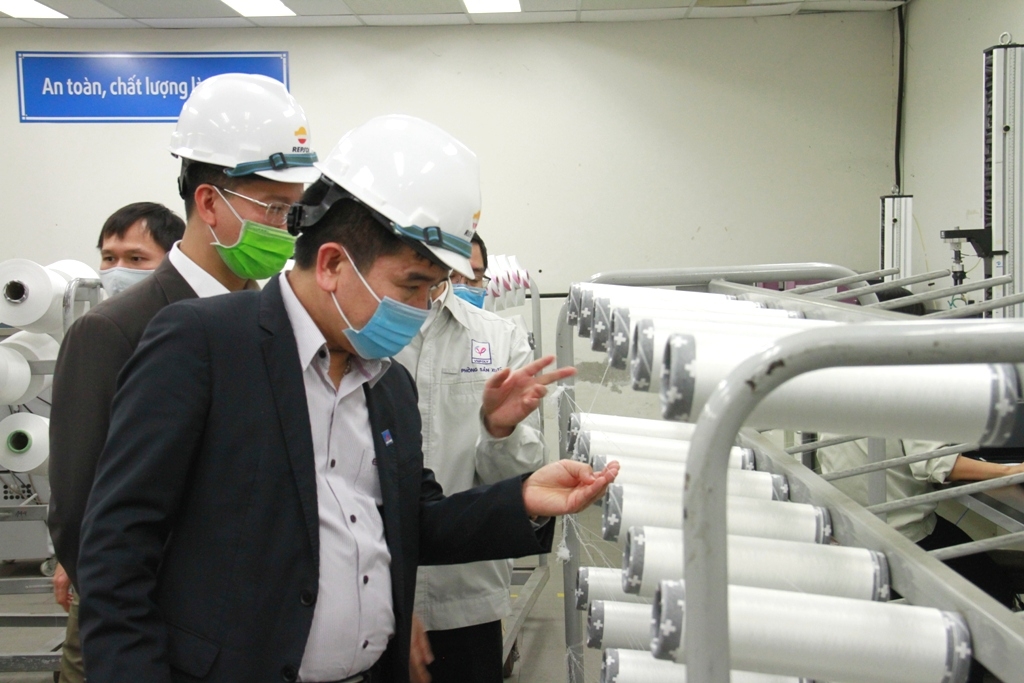 Lãnh đạo Petrovietnam kiểm tra tình hình SXKD tại Nhà máy Xơ sợi Đình Vũ