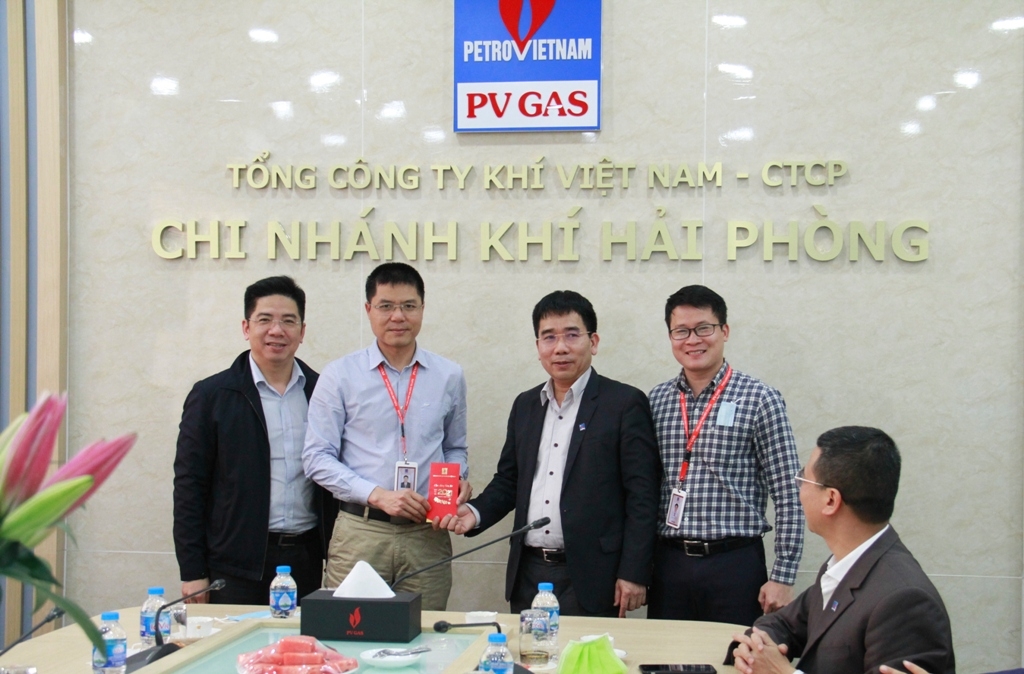 Lãnh đạo Petrovietnam kiểm tra tình hình SXKD tại Nhà máy Xơ sợi Đình Vũ