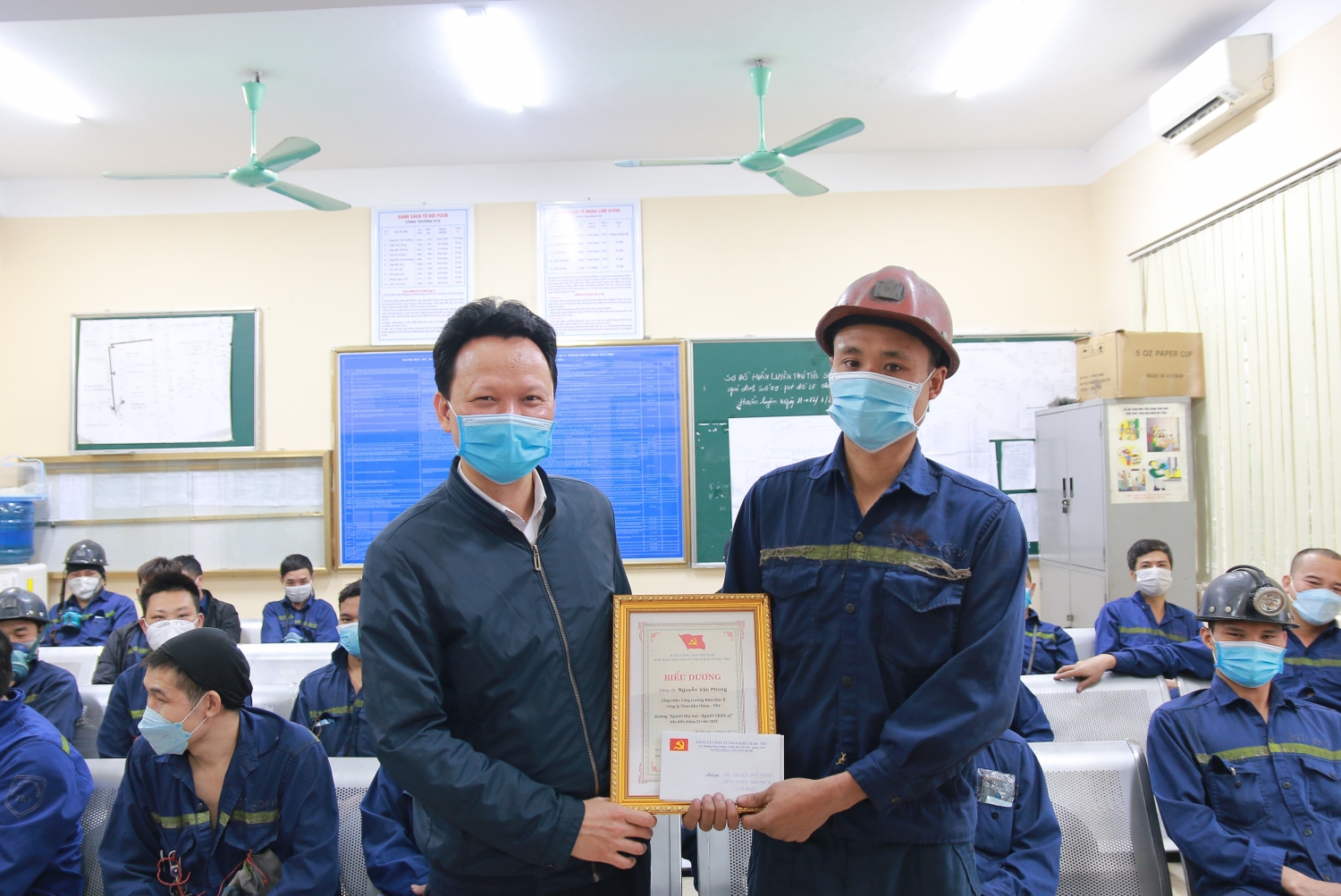 Than Mông Dương và Than Khe Chàm tuyên dương “Người thợ mỏ - Người chiến sỹ” tháng 1/2022