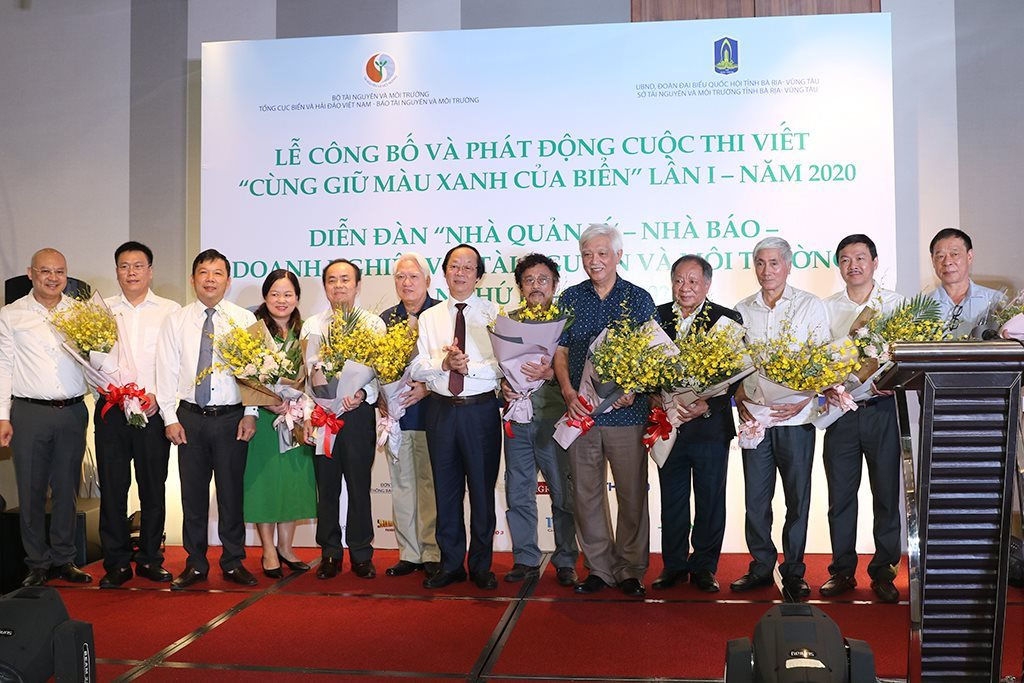 Người Dầu khí hãy viết về những hành động bình dị nhất của tấm lòng yêu biển