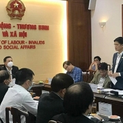 Vì sao cần tăng ngay lương tối thiểu vùng cho người lao động