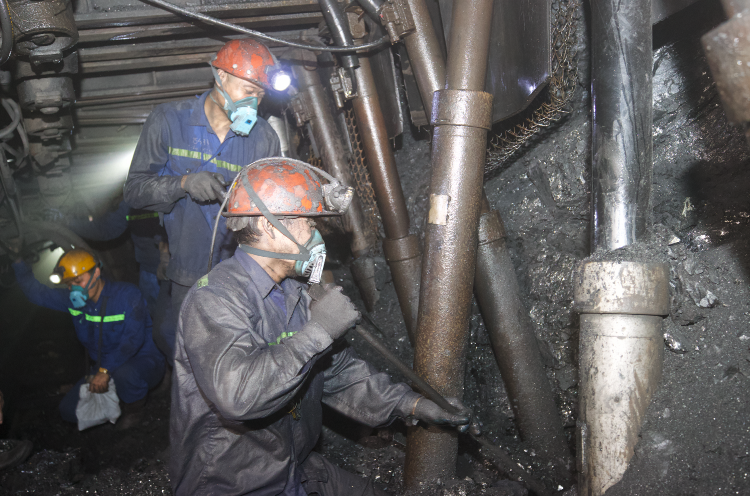 Các đơn vị TKV phát động thi đua nâng cao năng suất khai thác than