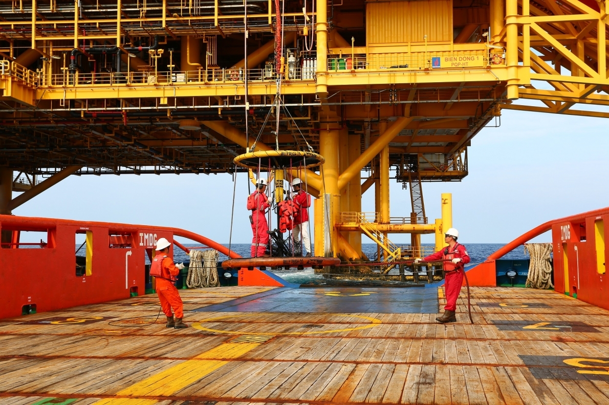 Bài 1: Đảng ủy Petrovietnam đặt người lao động lên hàng đầu