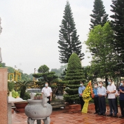Cán bộ công nhân viên TKV dâng hương tưởng niệm các Anh hùng liệt sĩ