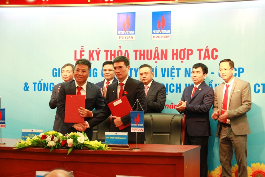 pvchem va pv gas hop tac cung tang truong