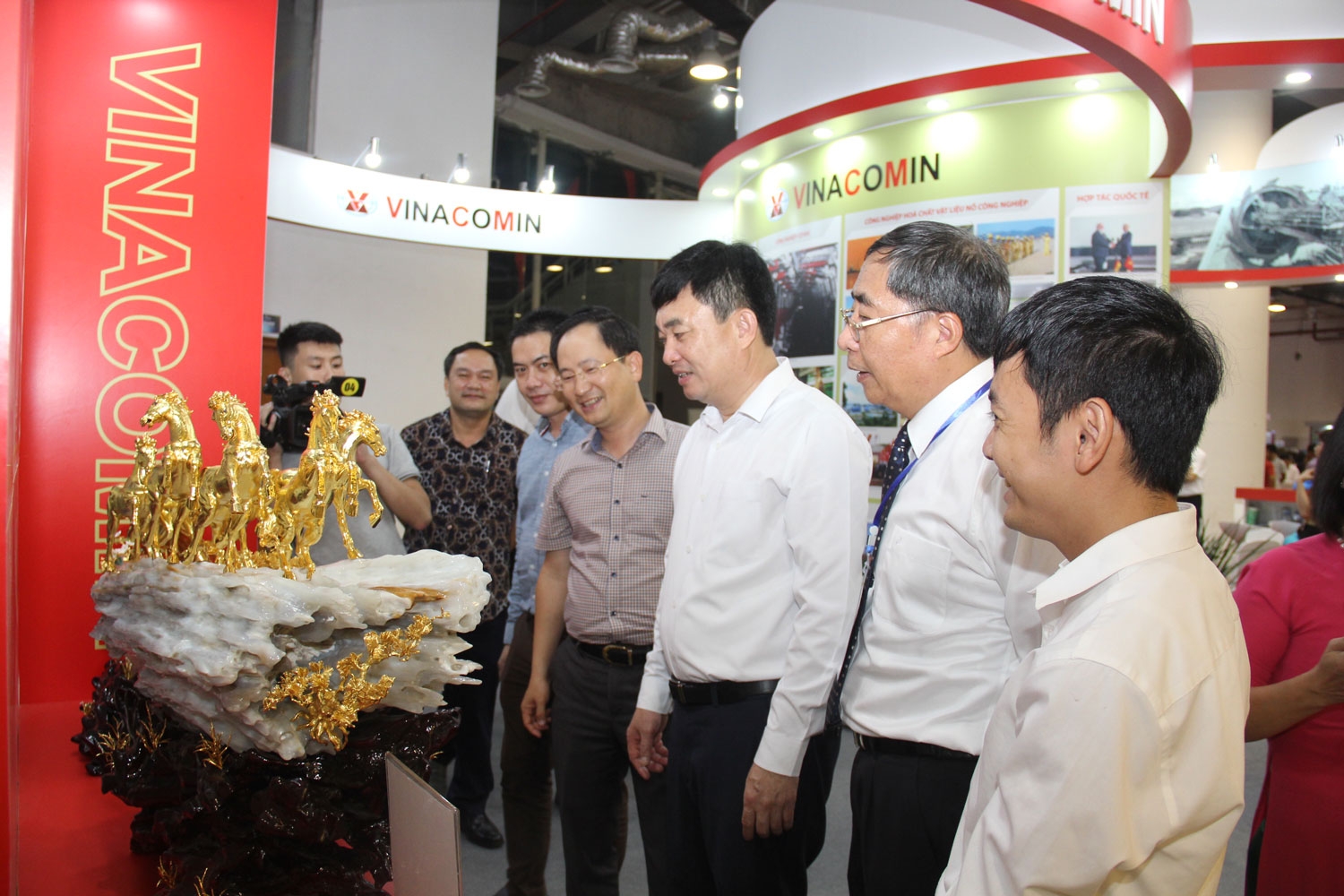 tkv-ruc-ro-tai-trien-lam-thanh-tuu-kinh-te-xa-hoi-tinh-quang-ninh-1