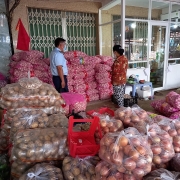 Phát hiện 4,2 tấn hành tỏi Trung Quốc nhập lậu