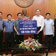 PVC chung tay Hướng về miền Trung yêu thương