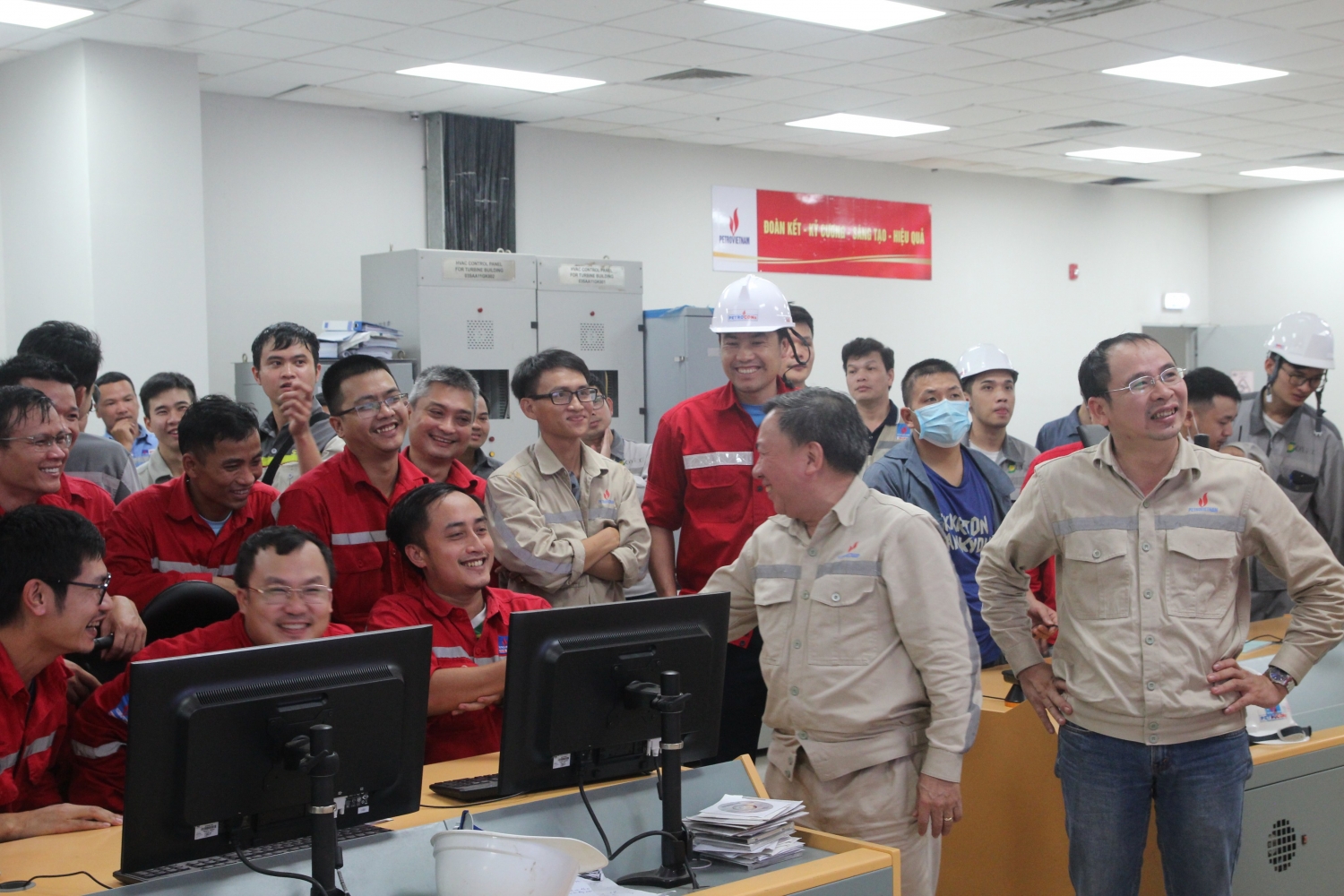Tổ máy số 2 NMNĐ Thái Bình 2 hòa lưới điện đồng bộ bằng dầu lần đầu thành công