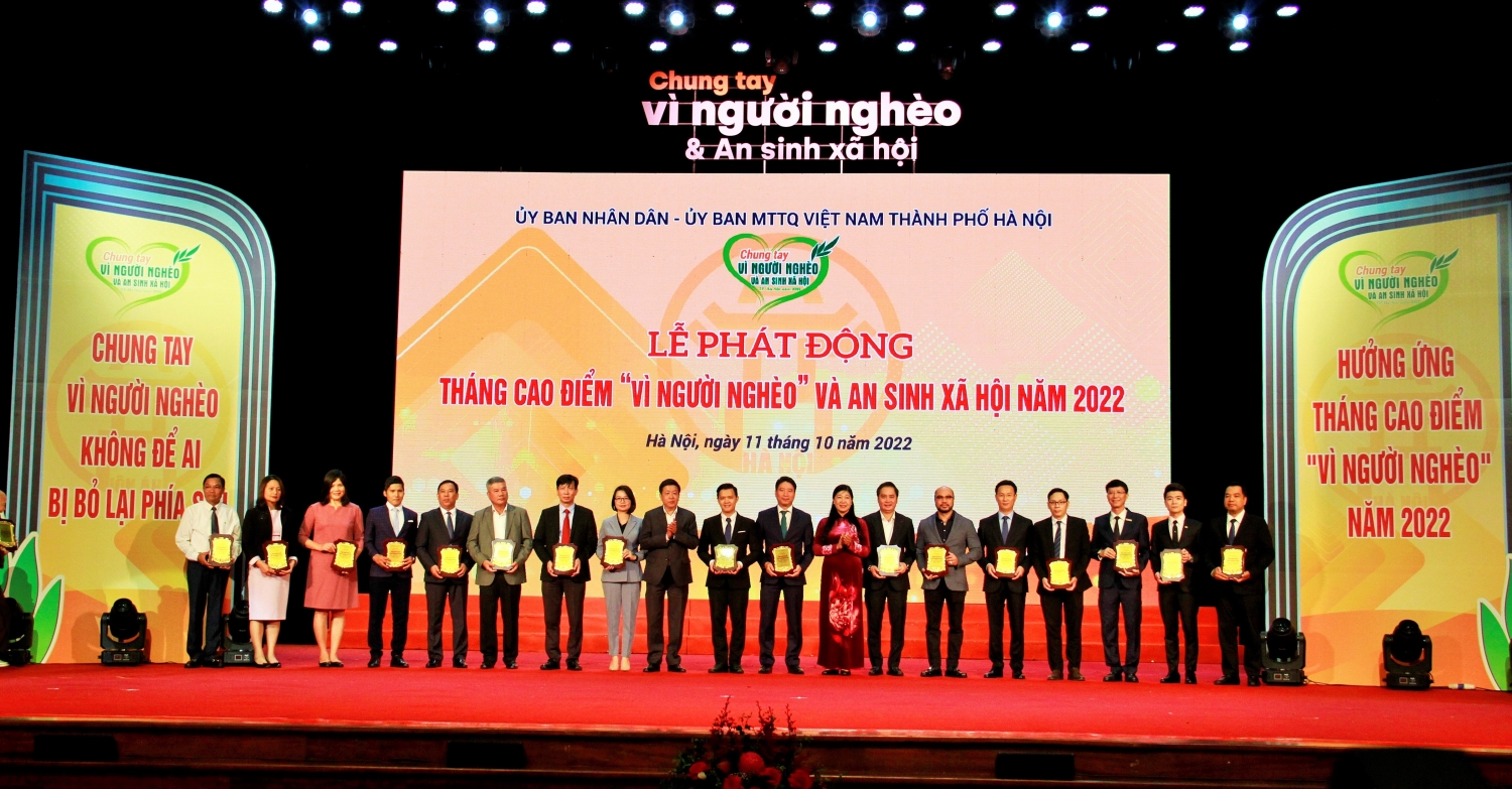Petrovietnam ủng hộ Quỹ “Vì người nghèo” thành phố Hà Nội 1 tỷ đồng