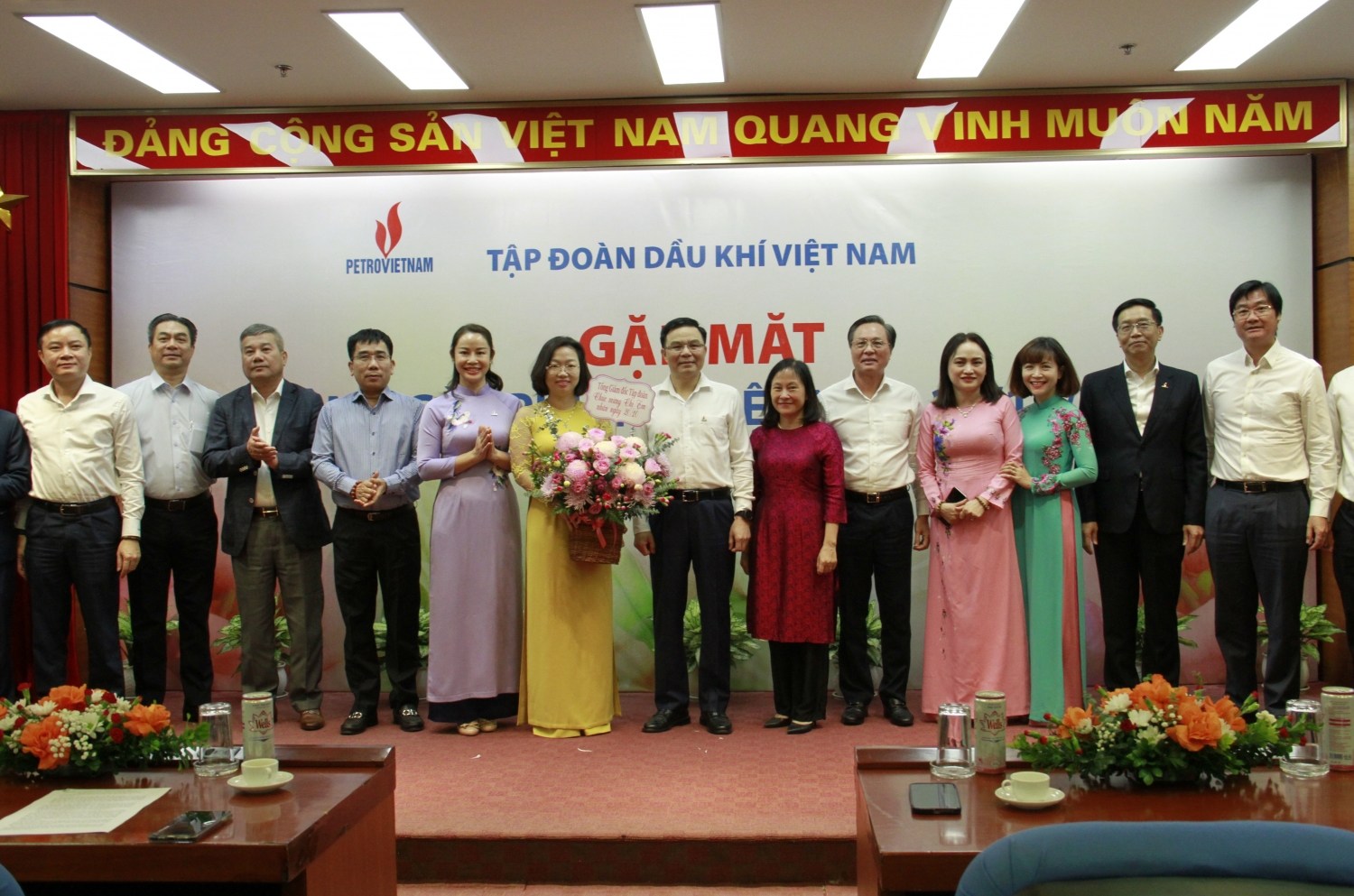 Petrovietnam tổ chức gặp mặt nữ cán bộ nhân viên cơ quan Tập đoàn nhân ngày Phụ nữ Việt Nam 20/10