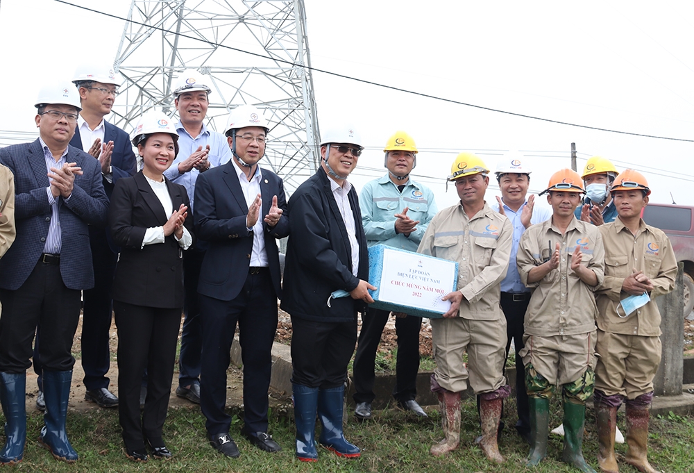Đôn đốc tiến độ công trình lưới điện cấp bách đảm bảo điện cho miền Bắc từ mùa hè năm 2022