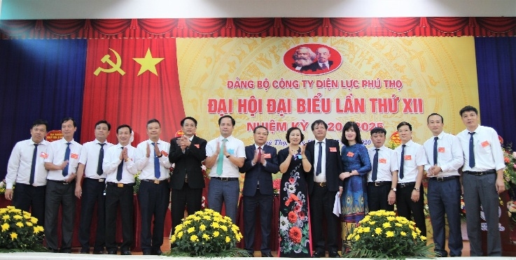 Nữ Kế toán trưởng tận tâm của ngành Điện đất Tổ Nữ Kế toán trưởng tận tâm của ngành Điện đất Tổ