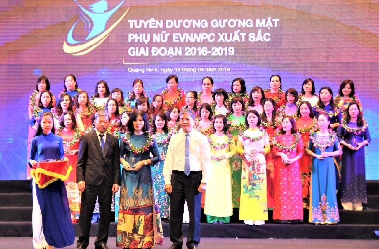Nữ Kế toán trưởng tận tâm của ngành Điện đất Tổ Nữ Kế toán trưởng tận tâm của ngành Điện đất Tổ