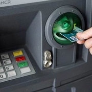 Tin tức kinh tế ngày 25/3: Giao dịch rút tiền mặt tại các máy ATM giảm mạnh