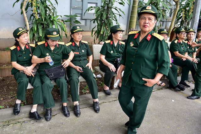 nu lai xe truong son nho lai loi xin loi cua trung tuong dong sy nguyen